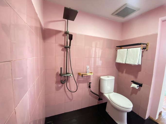 Bathroom 7