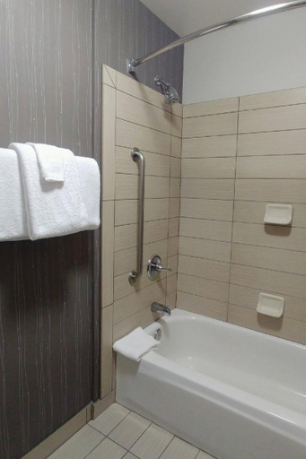 Bathroom 18