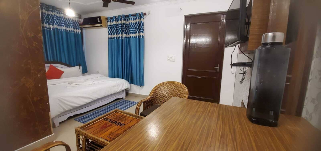 Room 3, shivoham palace, Garhwal