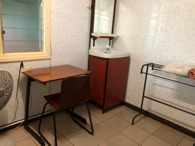 Bathroom 4, Unu Pikin Guesthouse, Rainville