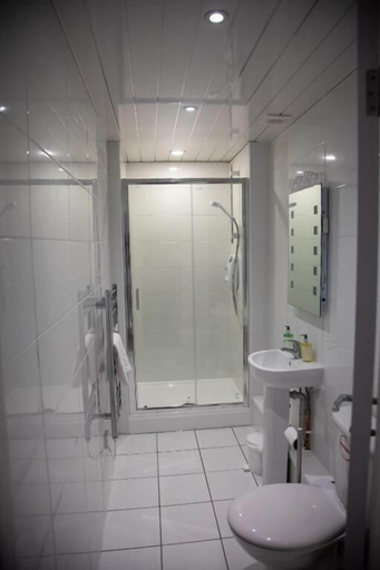 Bathroom 5, Carmel House, Conwy