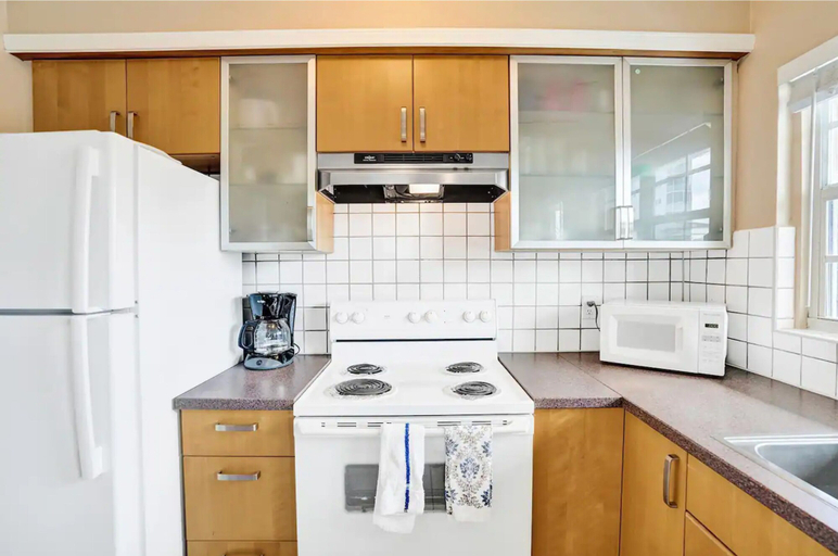 Private kitchen, Oceanfront Oasis Charming 1BR Getaway, Broward