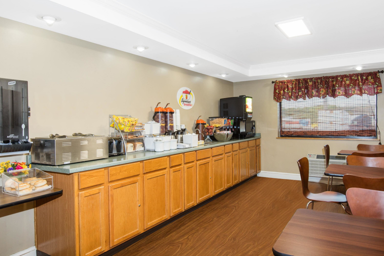 Food & Drinks 5, Super 8 by Wyndham Frederick, Frederick