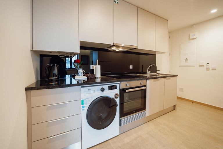 Room 2, Carmo Residence Porto - S Antonio by Vacationy, Porto