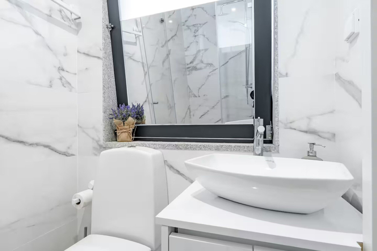 Room 2, Carmo Residence Porto - S Francisco by Vacationy, Porto