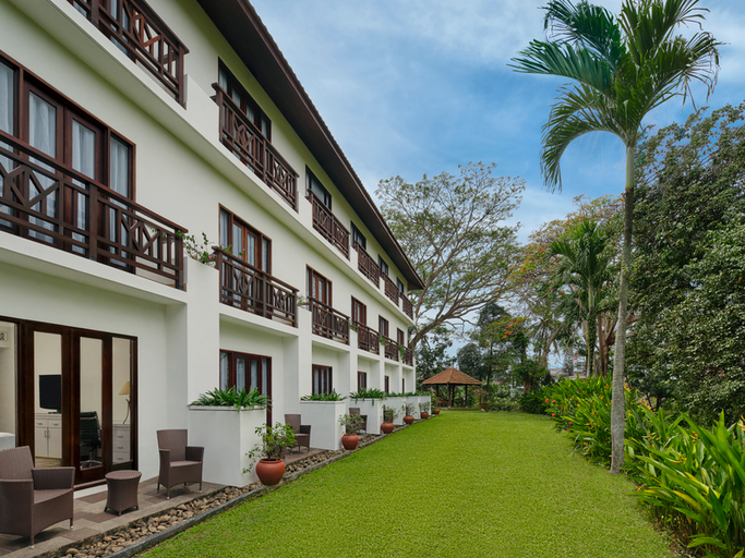 Exterior & Views