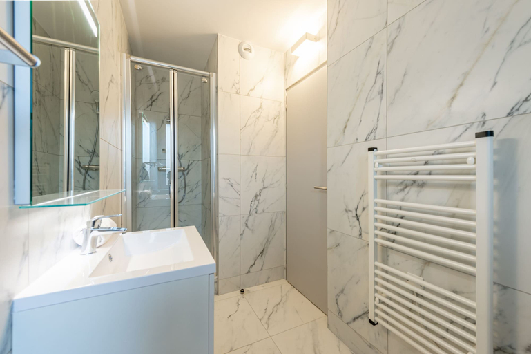 Bathroom 5, Les Tonnelles, Haute-Savoie