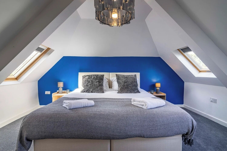 Room 4, 4br-sleeps8-privategarden-freeparking, Nottingham