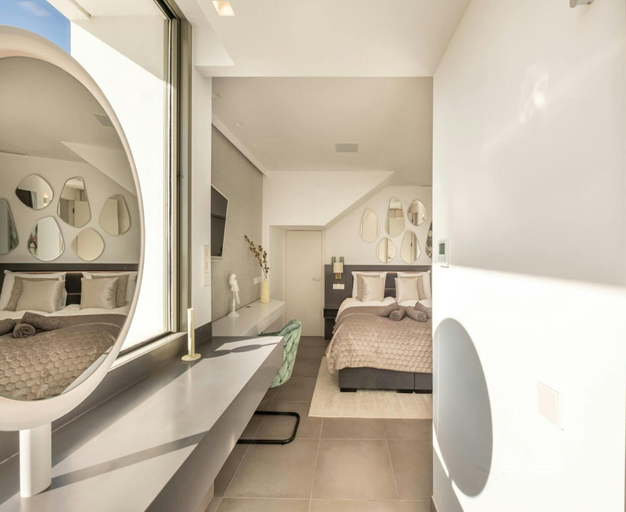 Room 2, Villa in Carrer del Kiwi, Baleares