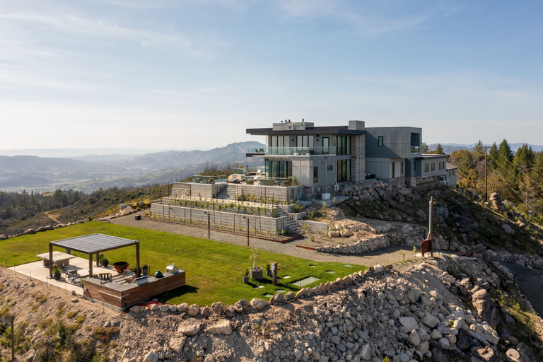 Room 4, Belleza by Avantstay Hilltop Mansion w Pool Panoramic Views Ultra Modern Interior, Sonoma