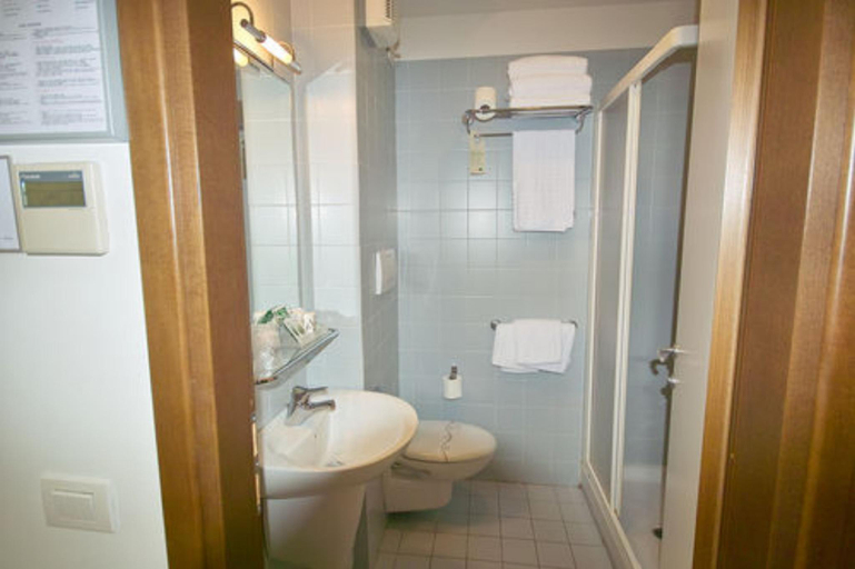 Bathroom 12