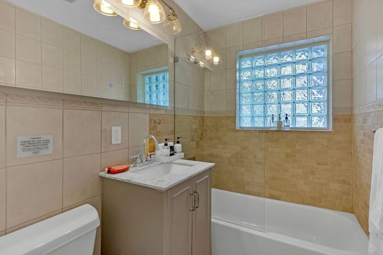 Room 4, Flirty Flamingo Colorful Waterfront Escape w Pool, Broward