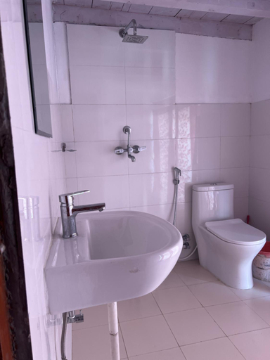 Bathroom 3, Hotel Dancing Yak, Dhaualagiri
