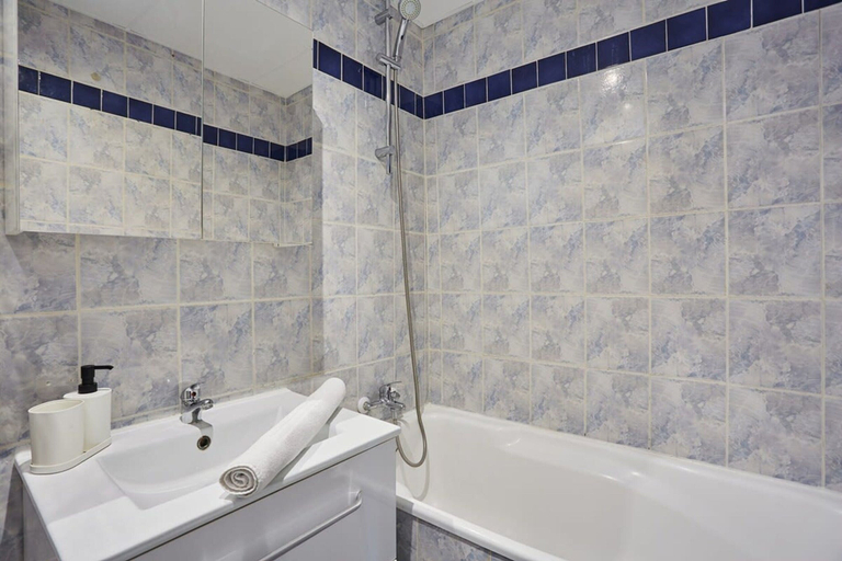 Bathroom, Nice Studio Beaubourg/le Marais 6, Paris