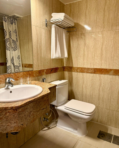 Bathroom 4, Hildon Hotel Beirut, Beirut