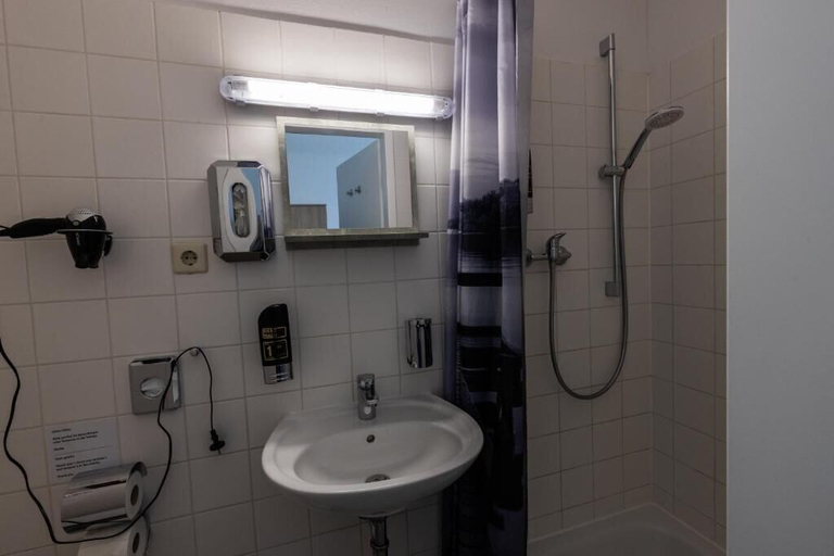 Bathroom 5, Motel Home Wittenau, Berlin