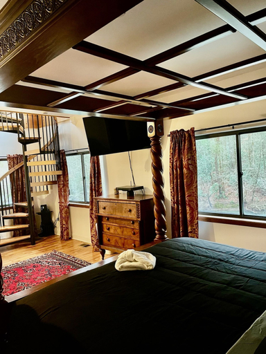 Room 3, Very Secluded Breathtaking Riverfront Game Room, Sevier