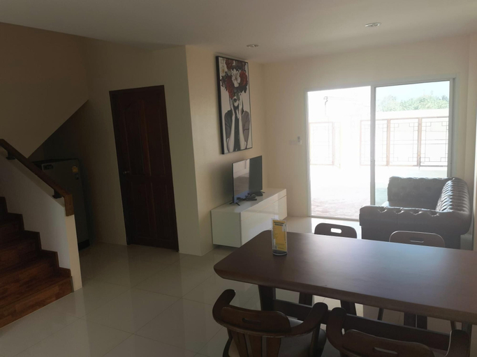 Dining Room 10