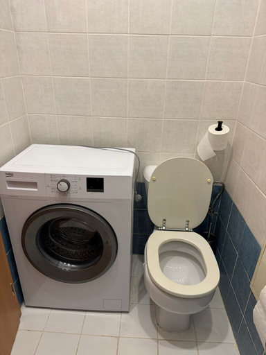 Bathroom 5, Studio - Sleeps 2 -smoking on Balcony - Pets -wifi, Praha 7