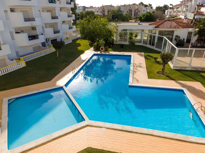 Room 2, Santa Eul lia 2-bedroom Apartment w Swimming Pool, Albufeira