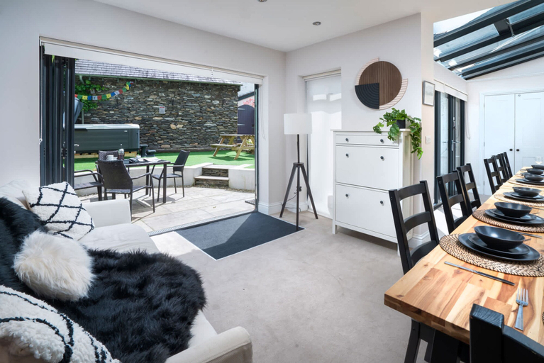 Room 3, Rosemount X3 Bed Townehouse With Hot Tub, Cumbria