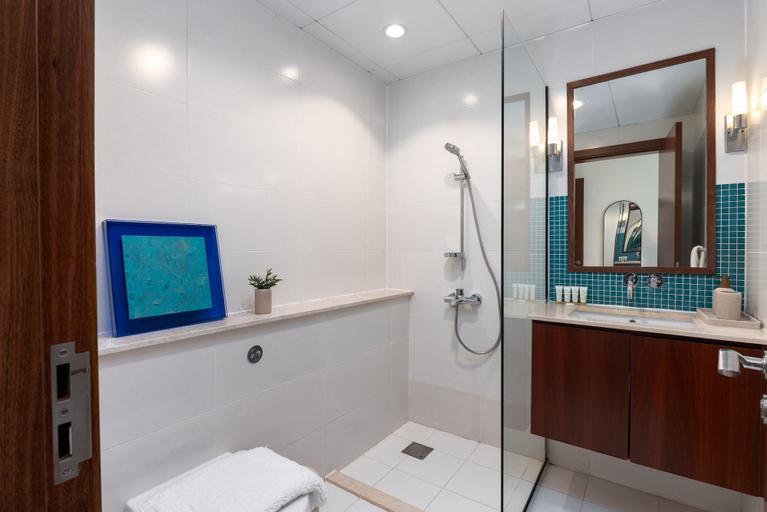Room 2, Stunning 3BR at the Palm w Beach Access, Dubai
