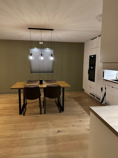 Dining 4, Kvaloysletta - 2 Bed Apartment - Free Parking, Tromsø