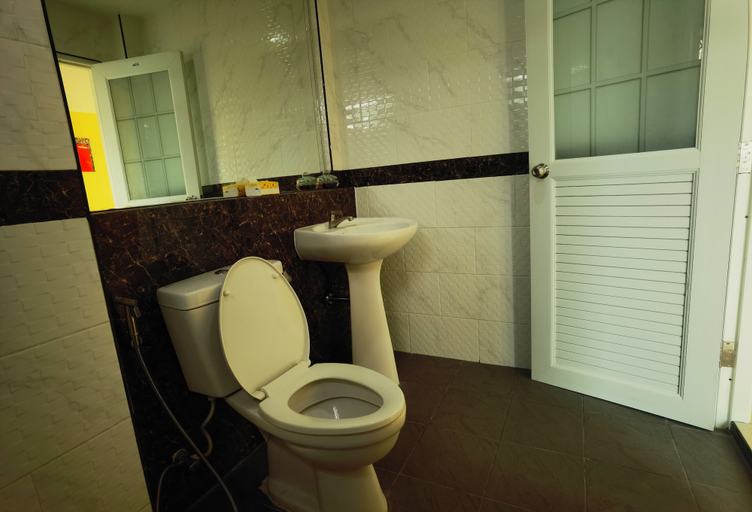 Bathroom 4