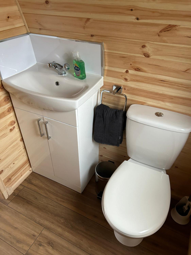 Bathroom 3, Kelleys Pod, Eilean Siar