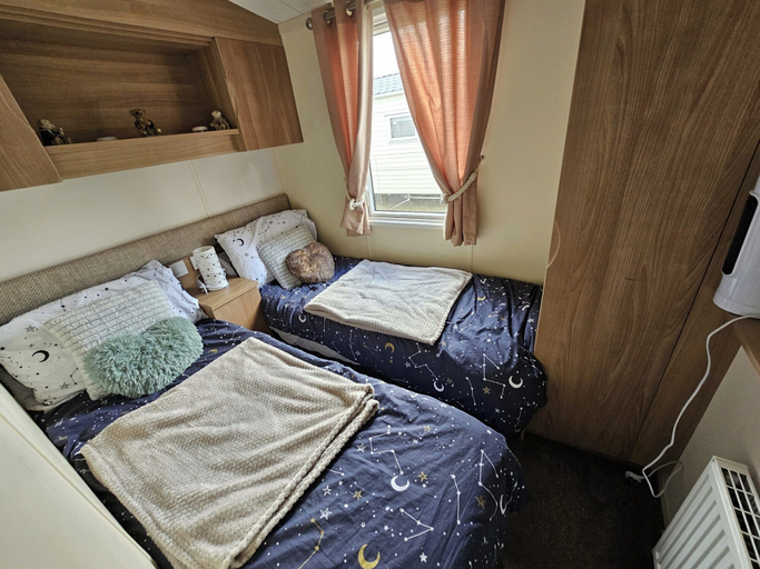 Room 2, Heidi 2 Bed Robin Hood, Denbighshire