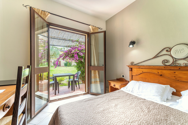 Bedroom 5, Hotel with swimming-pool in Arborea, Oristano