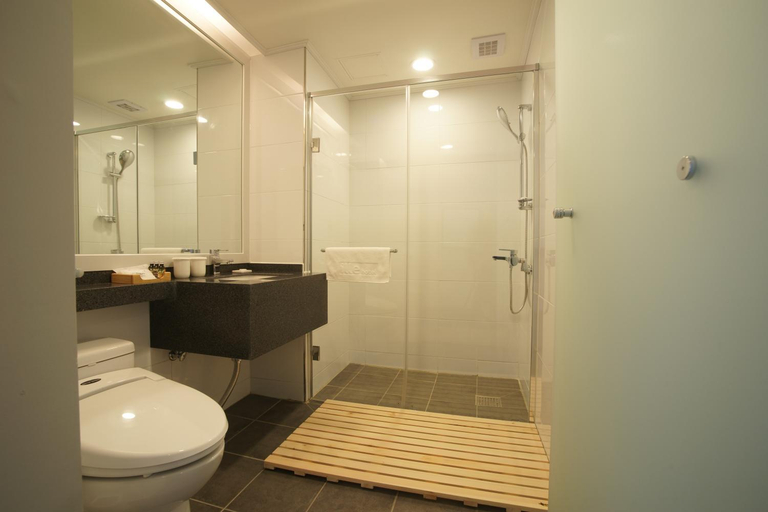 Bathroom, Ille Inn Hotel, Seogwipo