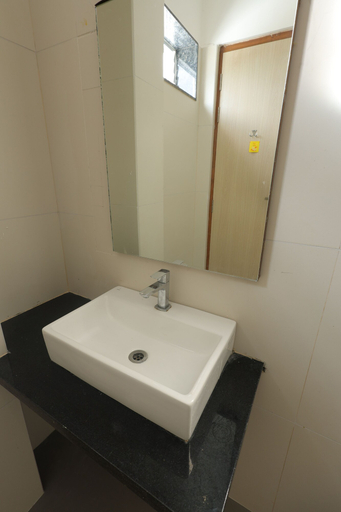 Bathroom 3, Vivaaha Mahal, Dindigul