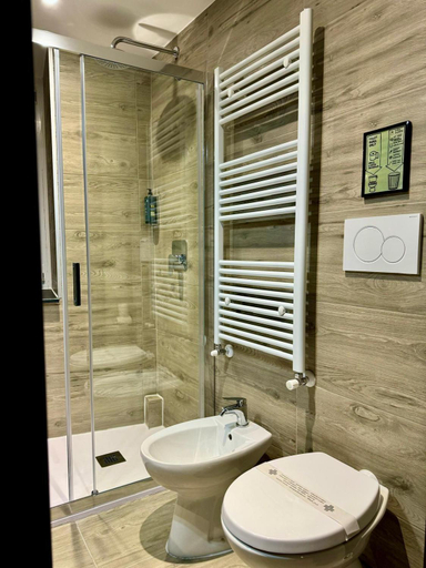 Bathroom 2, Mini Hotel, Genova