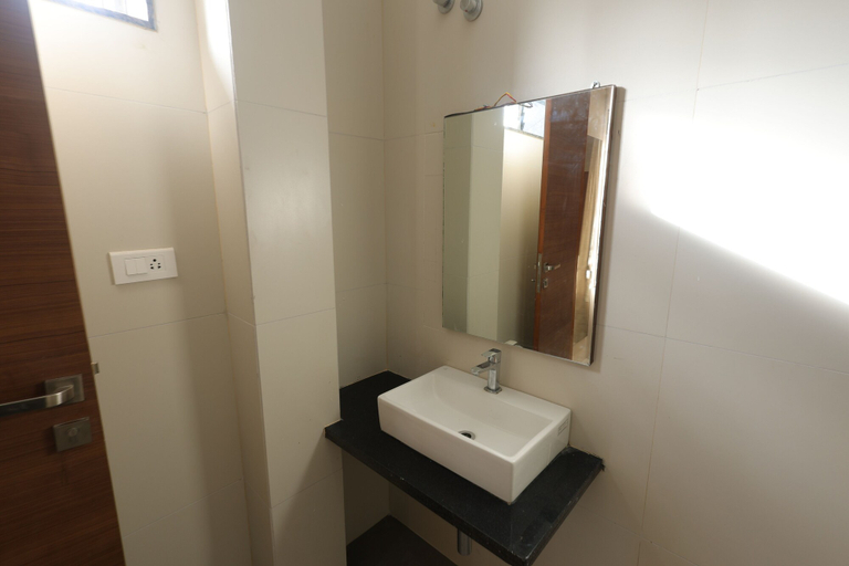 Bathroom 4, Vivaaha Mahal, Dindigul