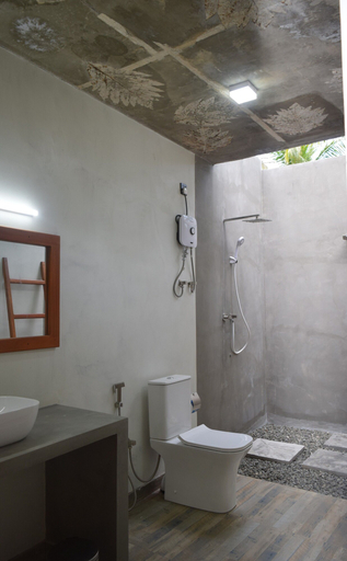 Bathroom 4, Muthu Nila Villas, Weligama