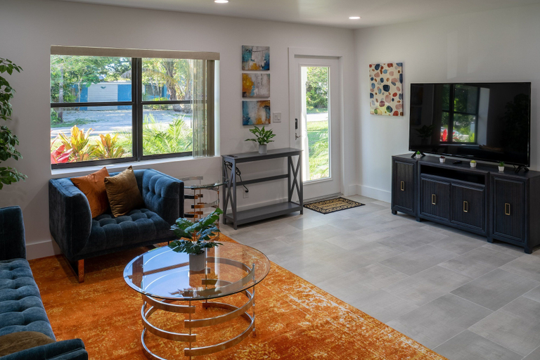 Room 3, Spacious 3BR Home 2 Baths Amazing Pool Area, Broward