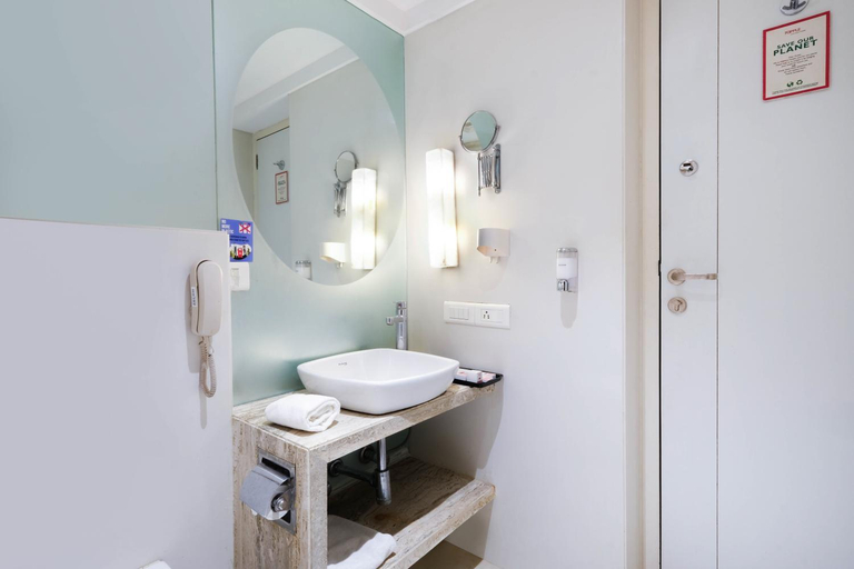 Bathroom 4, 7 Apple Hotel Pimpri Pune, Pune