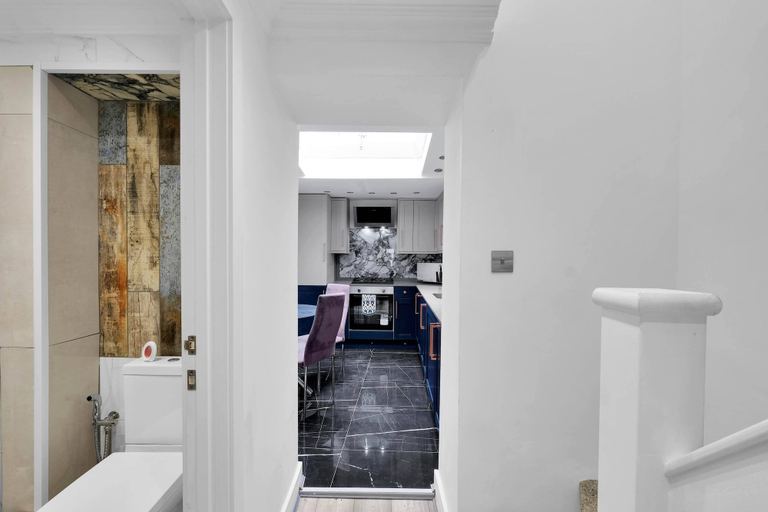 Others 4, Newly Refurbished 2 Bed Hse Town Centre, Devon
