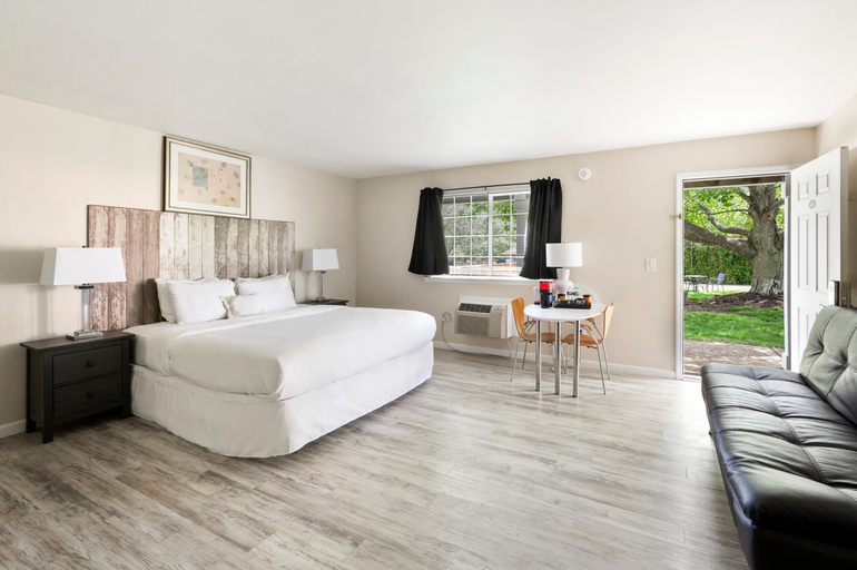 Bedroom 13