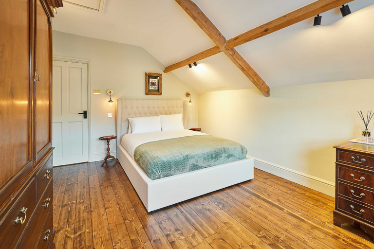 Room 2, Host Stay The Rooftop Gallery, Newcastle upon Tyne
