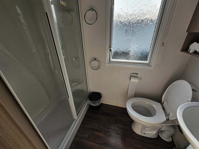 Bathroom 4, Angie 2 Bed Rhyl Robinhood, Denbighshire