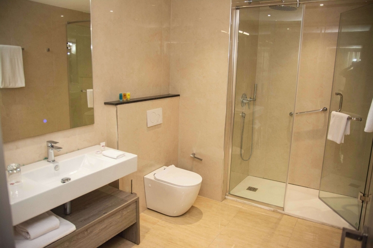 Bathroom 5, Best Western Plus At The Oxbow Lake, Yenegoa