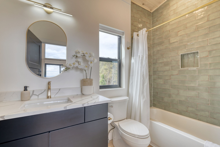 Room 4, Whiskey Ridge - Avantstay Panoramic Views Infinity Pool Hot Tub Game Room, Sevier