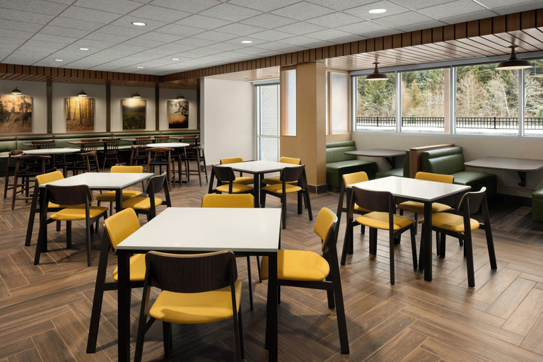 Food & Drinks 5, Fairfield by Marriott Inn & Suites Traverse City, Grand Traverse