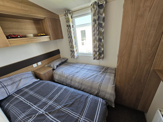 Room 5, Angie 2 Bed Rhyl Robinhood, Denbighshire