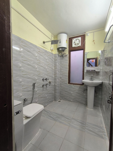 Bathroom, Wild Rupi, Kullu