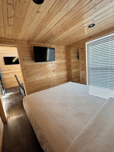 Bedroom 2, Arches Hut, Grand