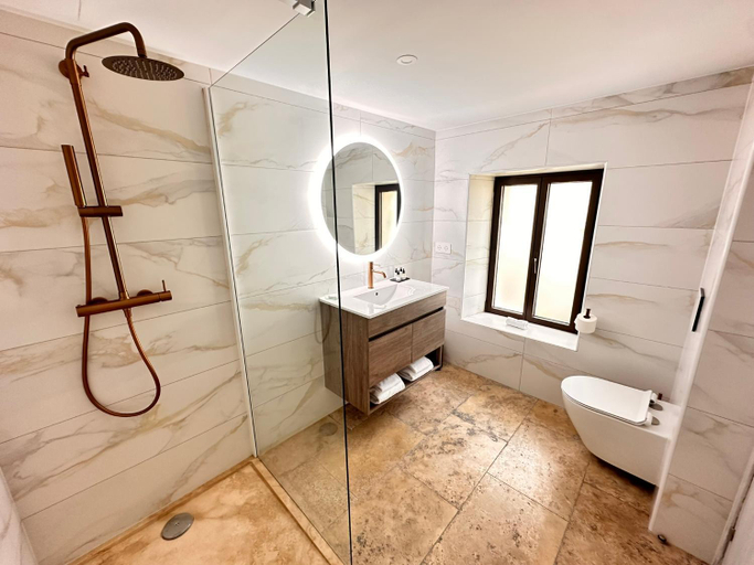 Bathroom 5, Boutique Hotel Comtal Empuries, Girona