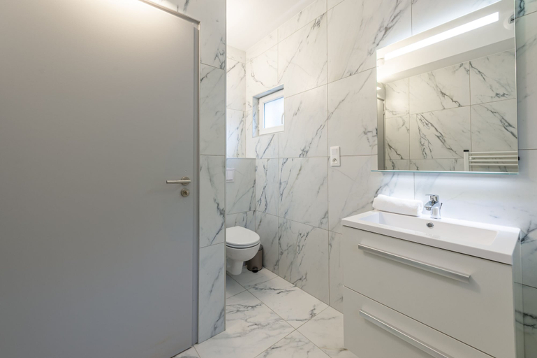 Bathroom 5, Les Tonnelles, Haute-Savoie